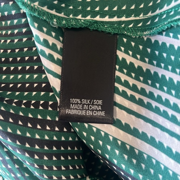 Tahari Women's Green Silk V-Neck Empire Waist Tie Back Dress Size 4 - Picture 10 of 10